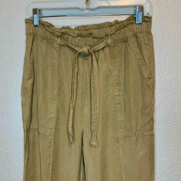 NWT Aerie Pull On Cargo Pants Khaki Tan Size Medium - Picture 2 of 13